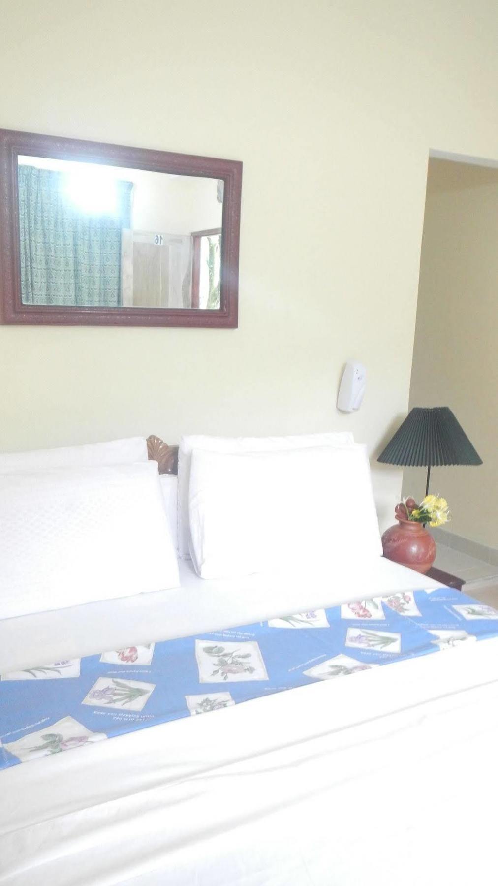 Blue Sky Guest House Nallathanniya Exterior photo